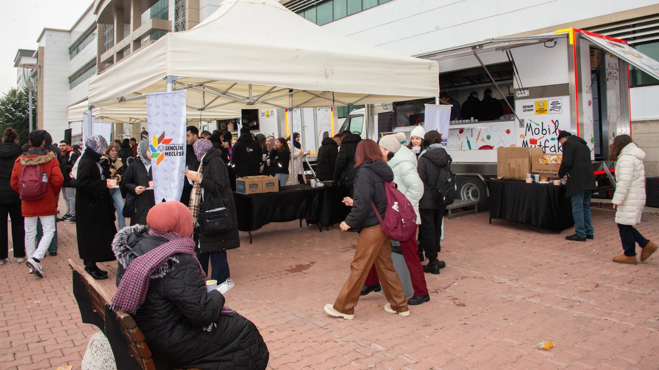Selçuk Üniversitesinde çorba ve makarna ikramı